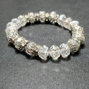 Silver tone sparkly beaded bracelet 6.5"